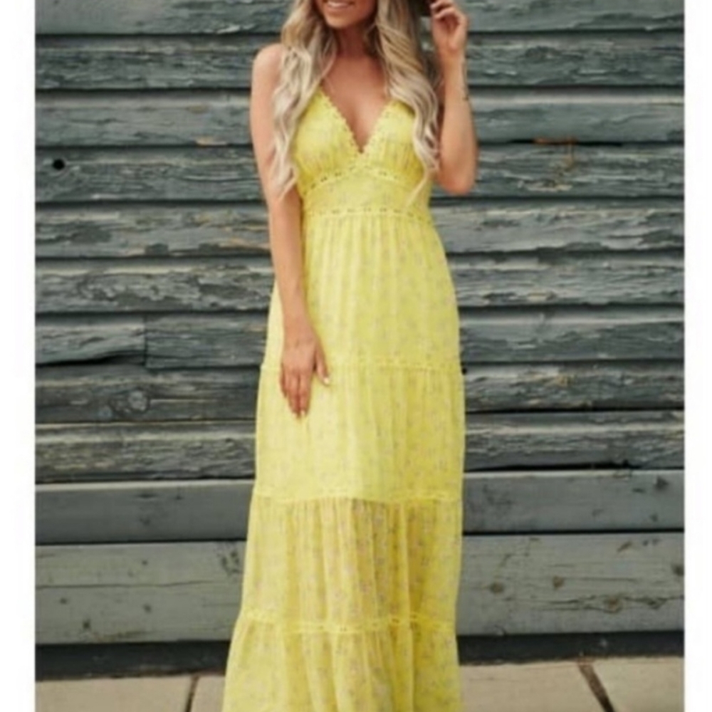 Nanamacs She believed she could floral dress